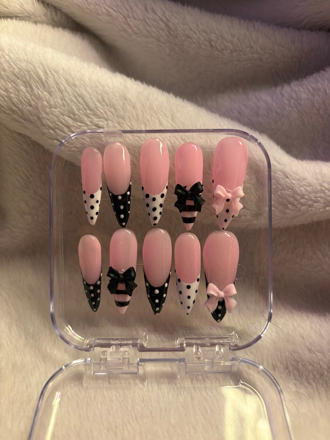 🎀 Pretty in Polka 🖤