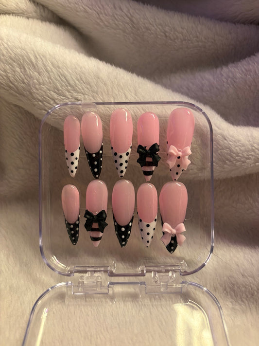 🎀 Pretty in Polka 🖤